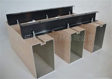 广州厨房亭宇0.8MM厚C型木纹铝方通